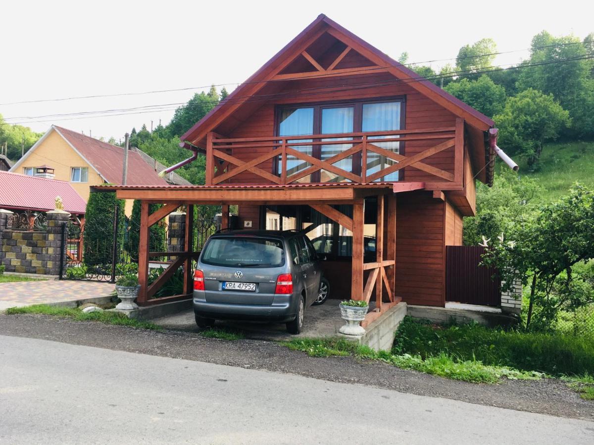 У Люби Huklyvyy Exterior foto