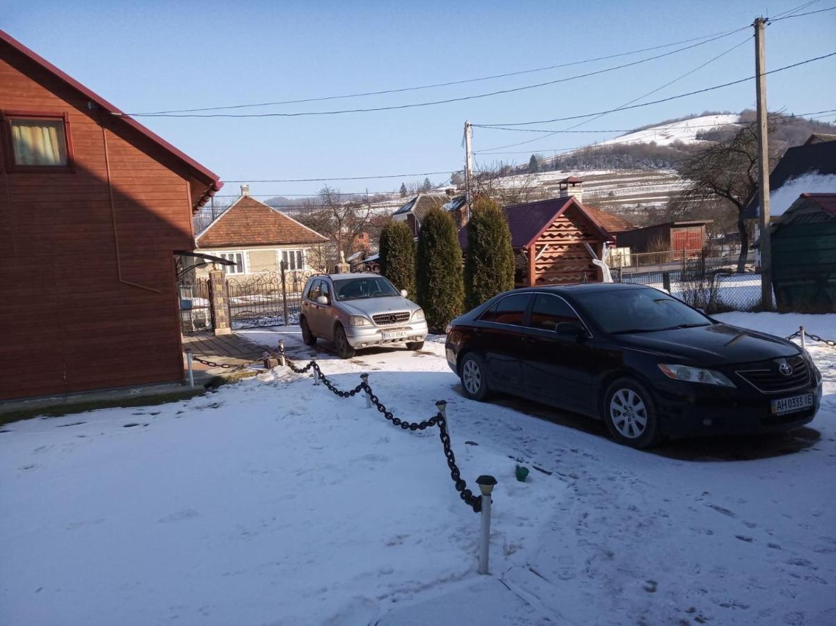У Люби Huklyvyy Exterior foto