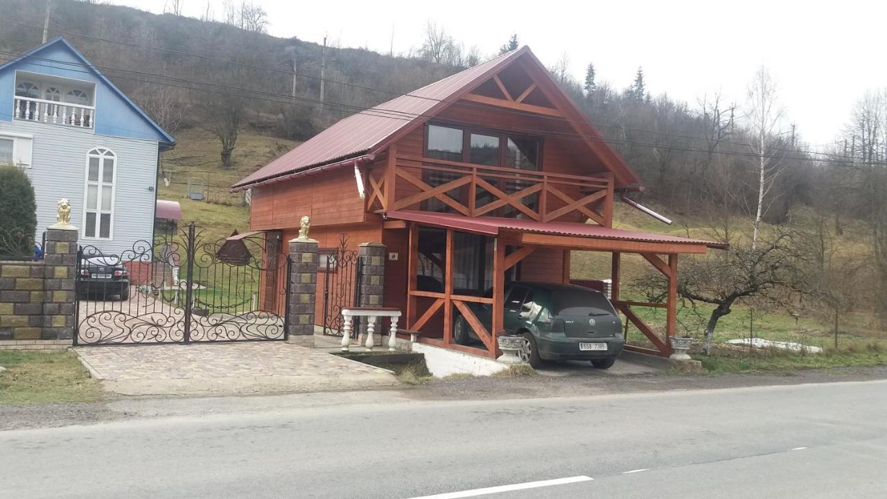У Люби Huklyvyy Exterior foto